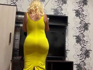 Stepmom in a tight dress with a big ass turns on anal adult clip